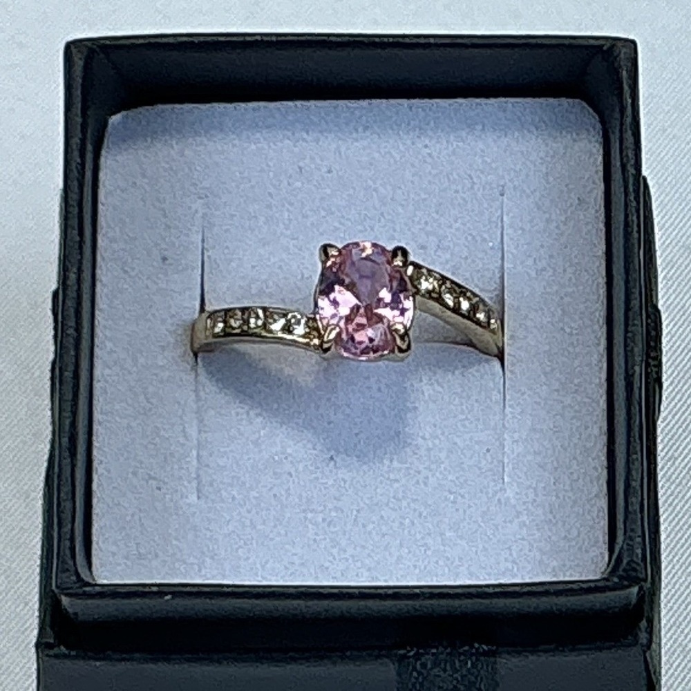 Gold Tone Pink Oval Stone Ring Size 8 Simulated Costume Jewelry New